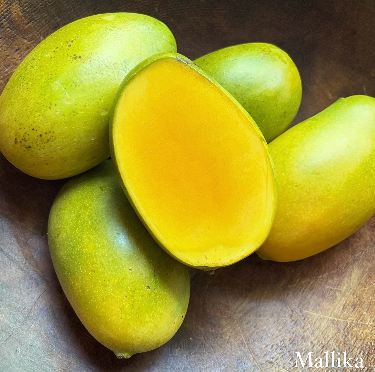 Organic Mallika Mango - EACH
